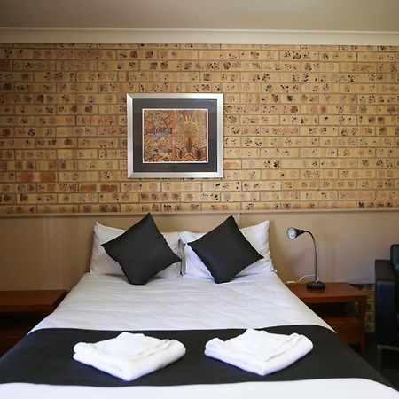 Clermont Country Motor Inn Экстерьер фото