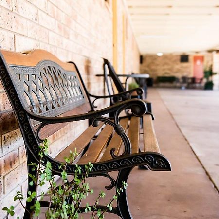 Clermont Country Motor Inn Экстерьер фото