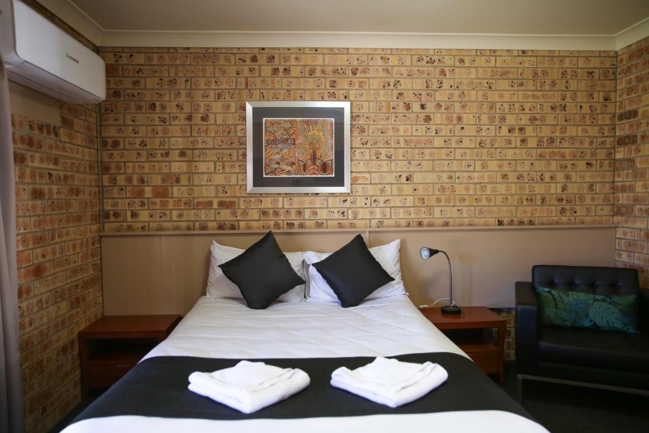 Clermont Country Motor Inn Экстерьер фото