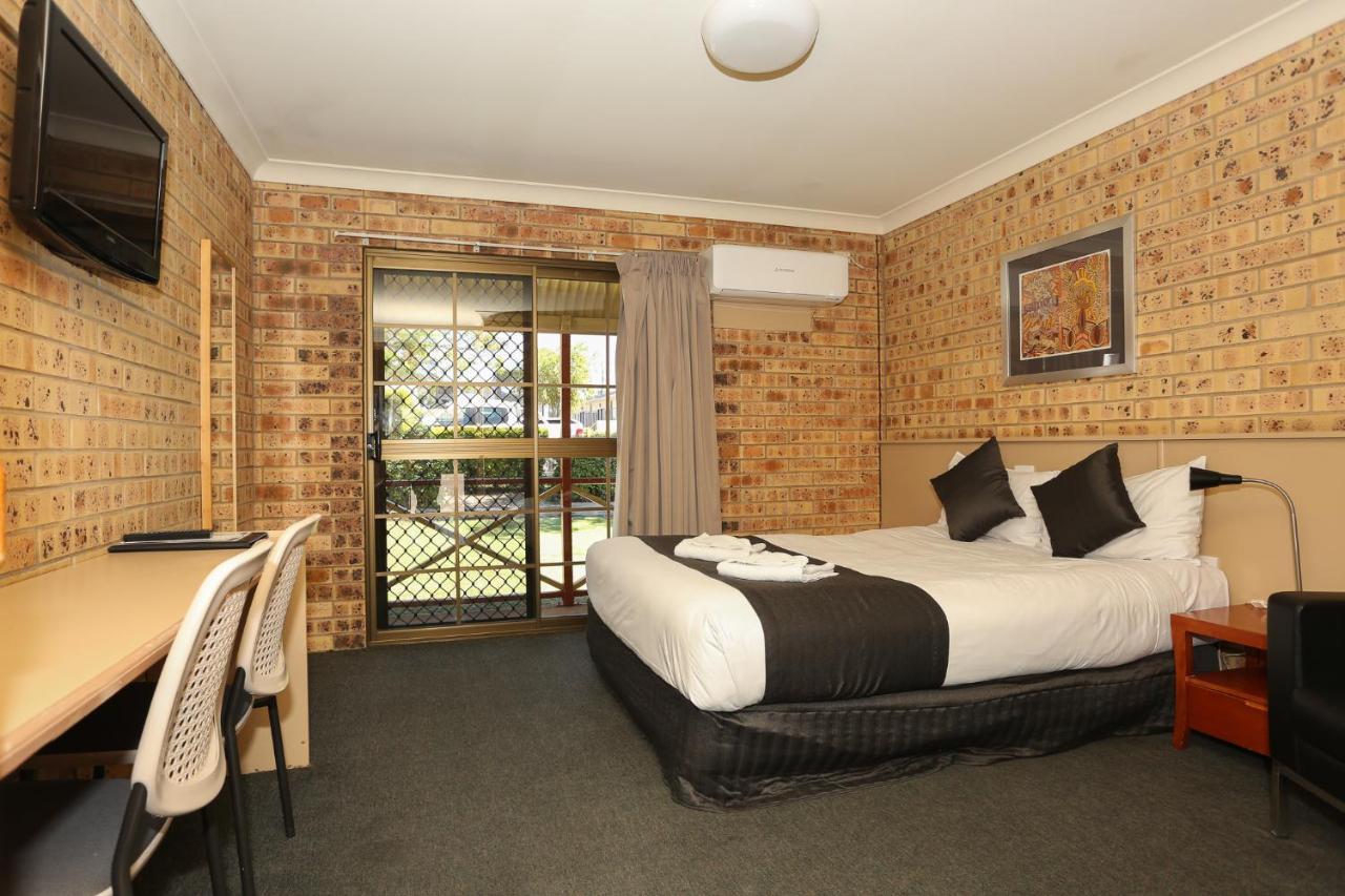 Clermont Country Motor Inn Экстерьер фото