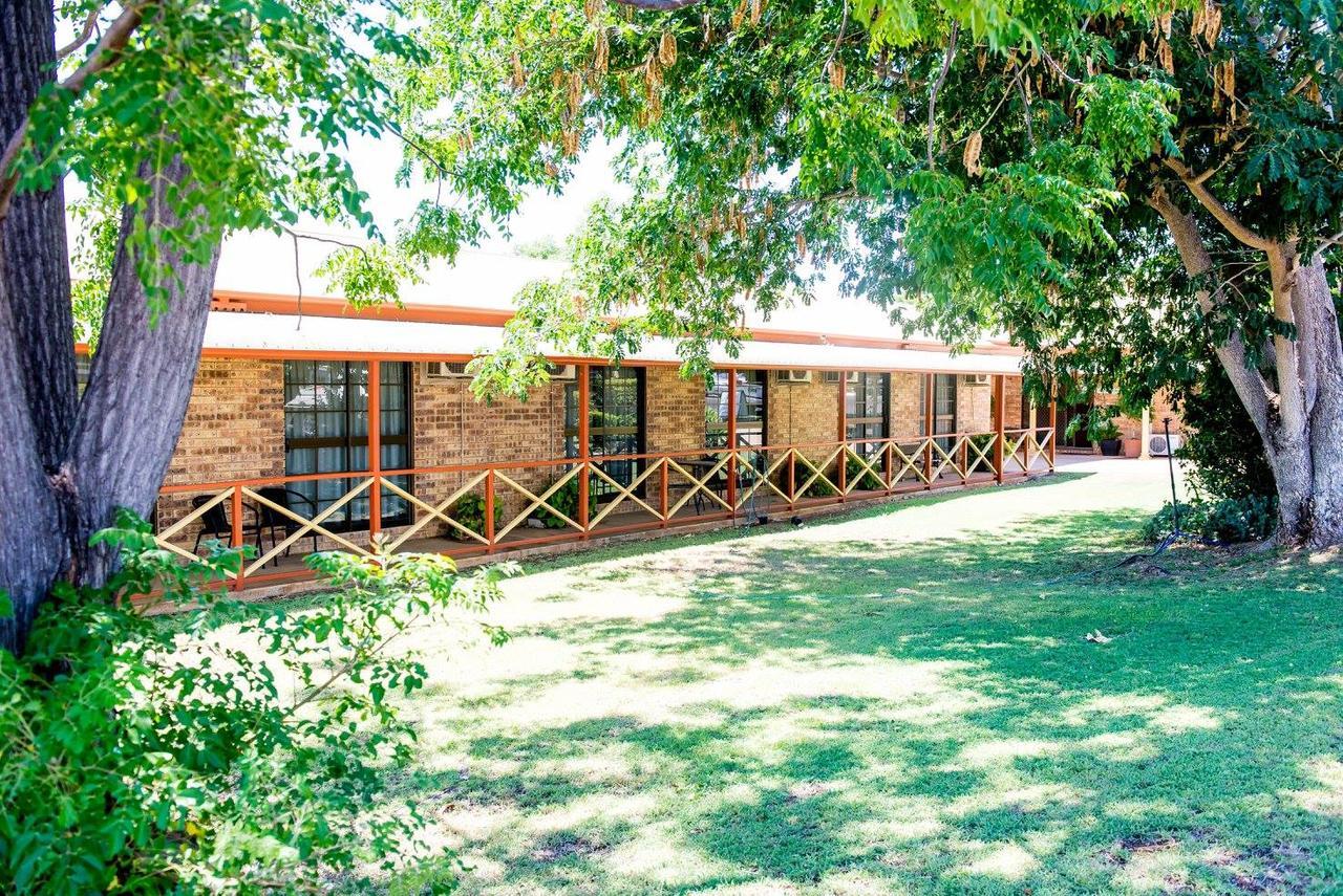 Clermont Country Motor Inn Экстерьер фото