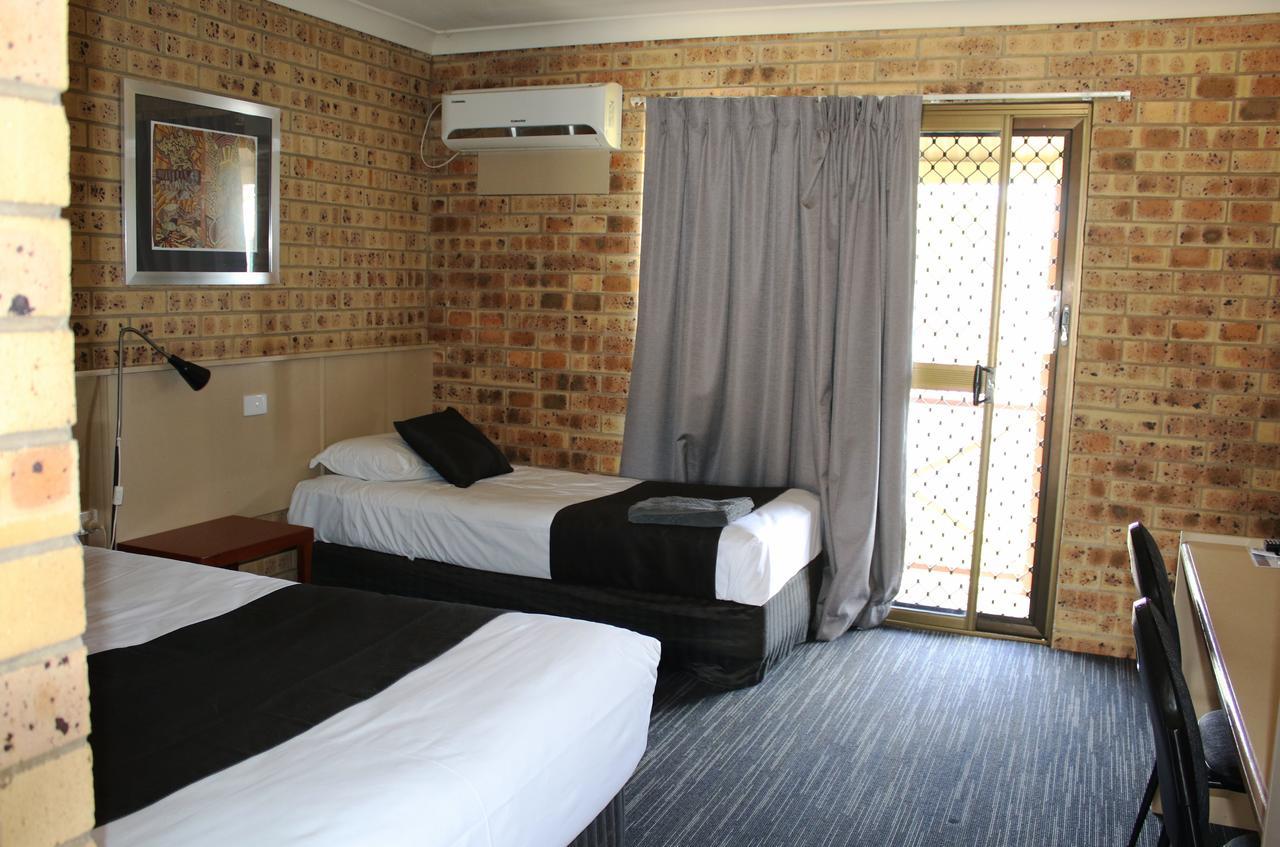 Clermont Country Motor Inn Экстерьер фото