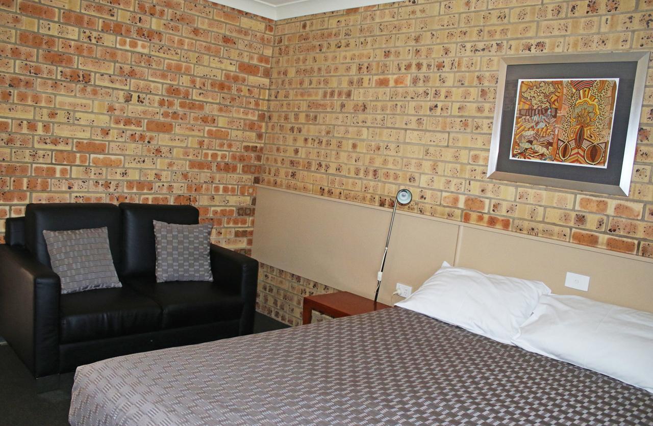 Clermont Country Motor Inn Экстерьер фото